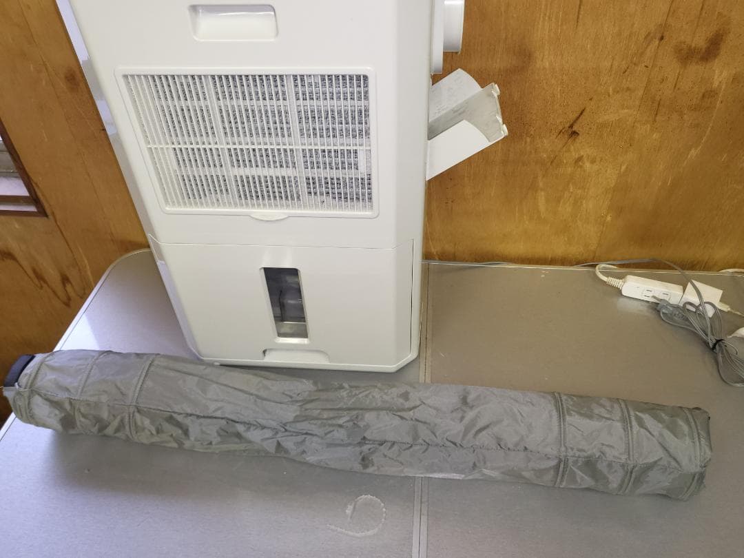 美品　2021年製コロナ　冷風除湿機 ホワイト 除湿9～10L CDM-1021