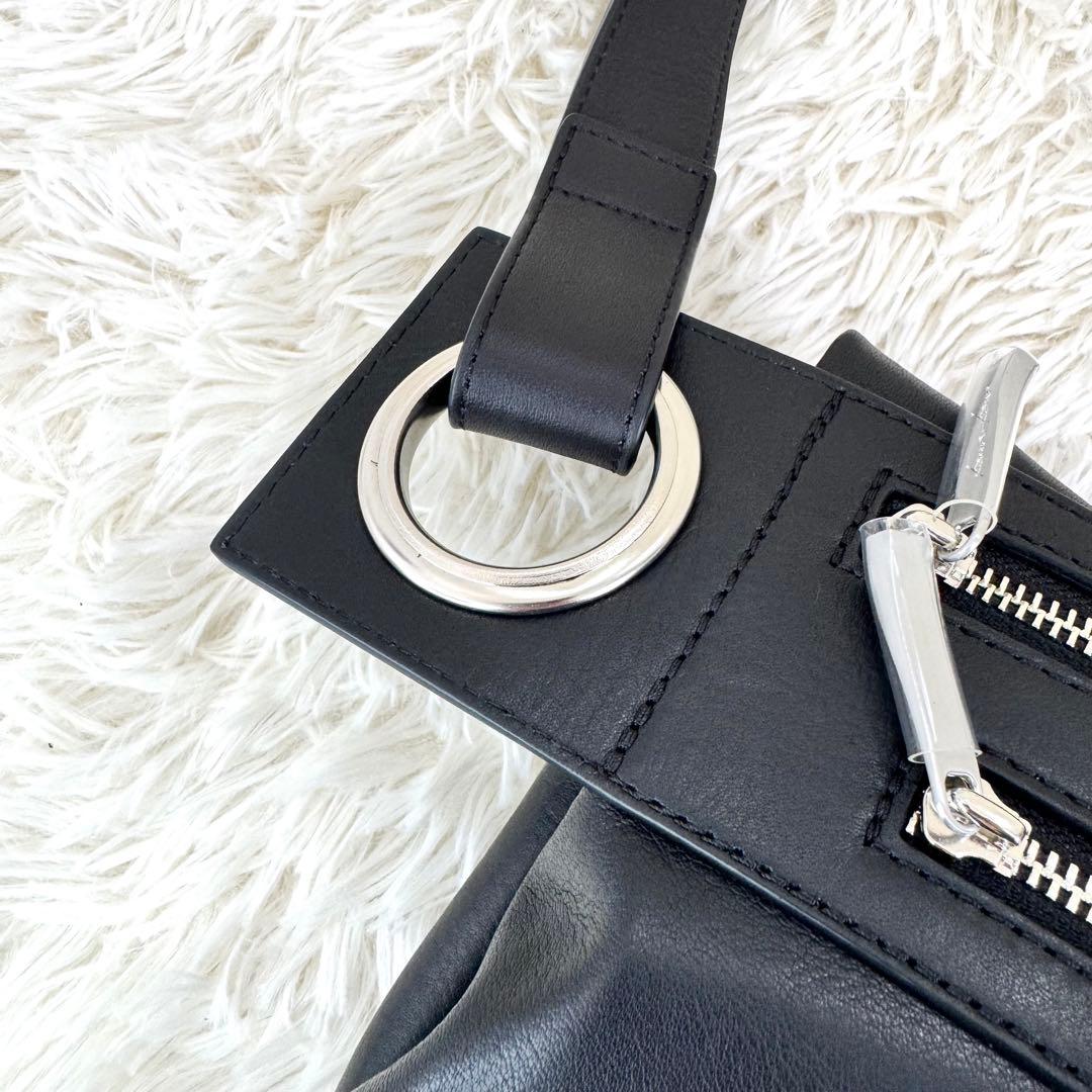 美品 kawa-kawaカワカワ ハトメ ボディバッグ ショルダー レザー 黒