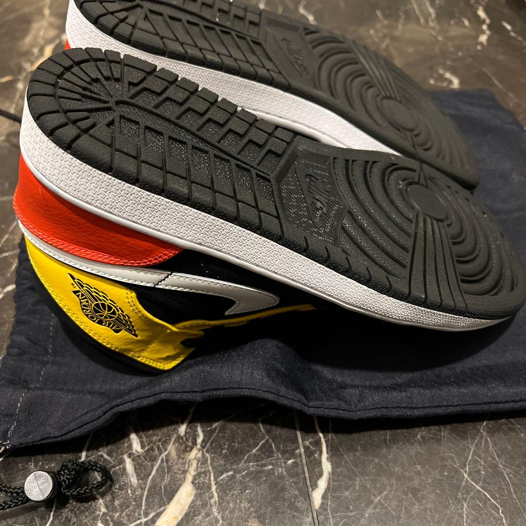 ナイキAir Jordan 1 Mid SE \"Amarillo Orange