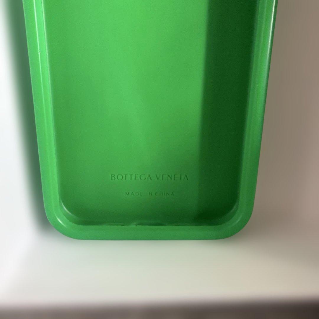 BOTTEGA VENETA グリーン iPhone15pro パラキーノ