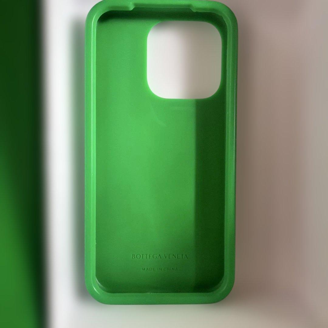 BOTTEGA VENETA グリーン iPhone15pro パラキーノ