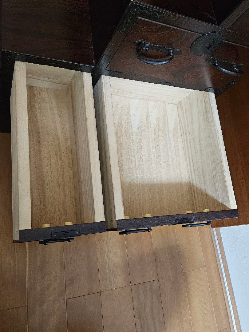 （株）青木産業　階段箪笥