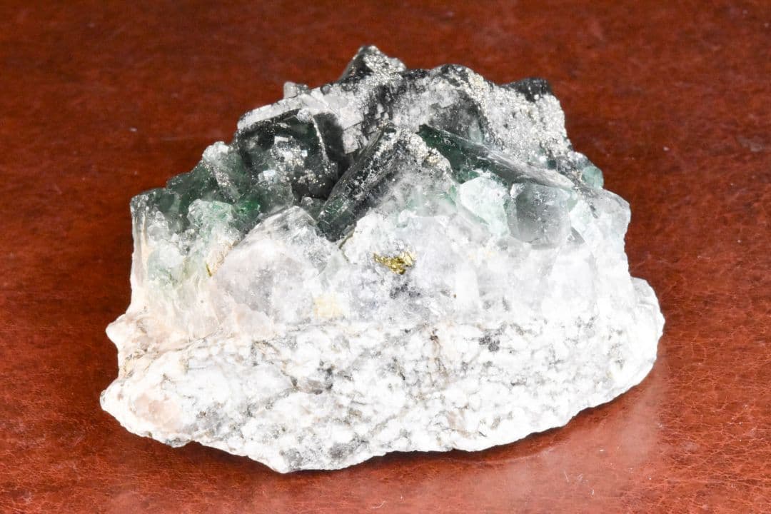 ナイジェリアAkwana産 パイライト付き強蛍光フローライトクラスター