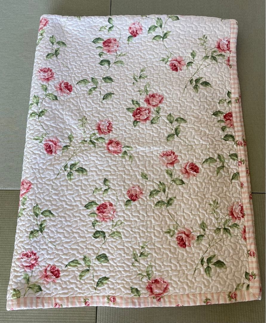 ローラアシュレイ　ラグ　キルティングカーペット　花柄