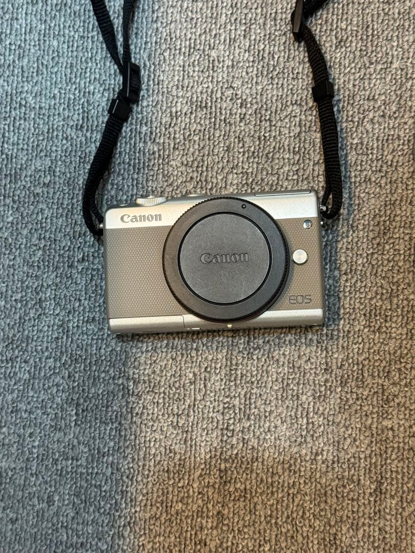 Canon デジタル一眼レフカメラ レンズ2本付き　EOSM100 WZKGY