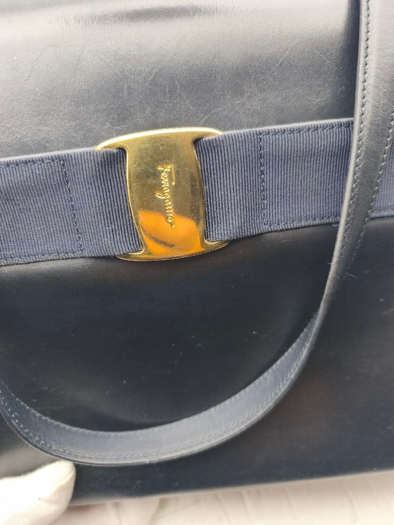 は*ら様 SalvatoreFerragamo　フェラガモ　ヴァラリボン　ショル