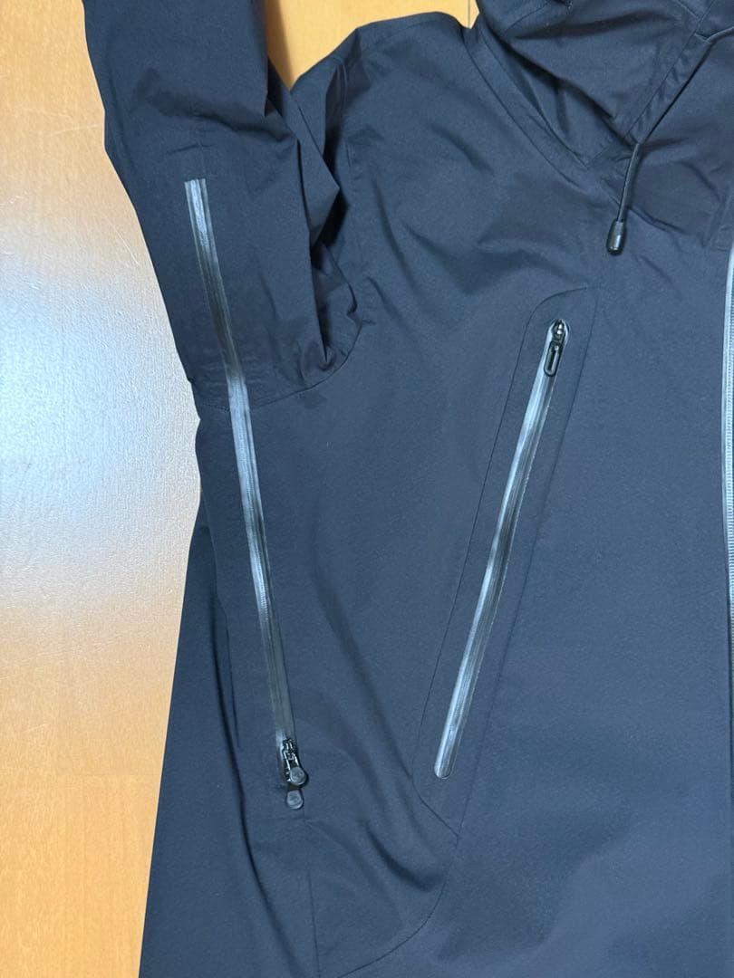 【美品】デサント オルテライン クレアス S ハードシェルジャケット 黒