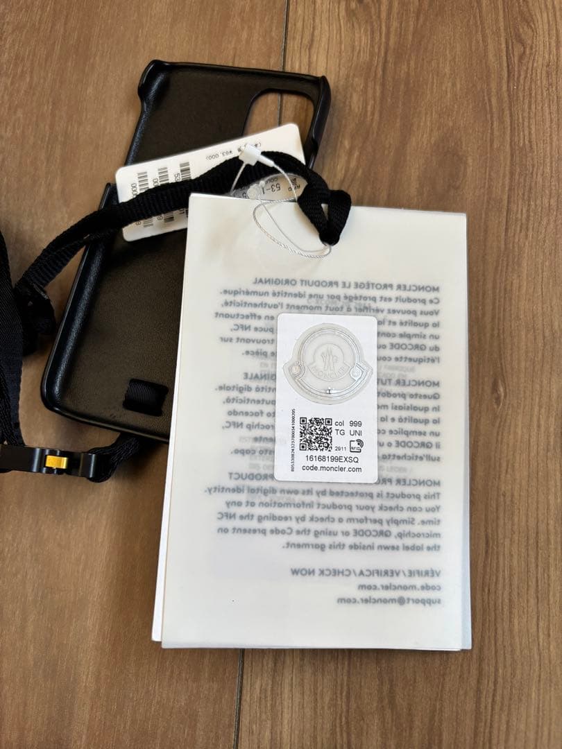 MONCLER iPhone11用ケース ブラック ストラップ付き