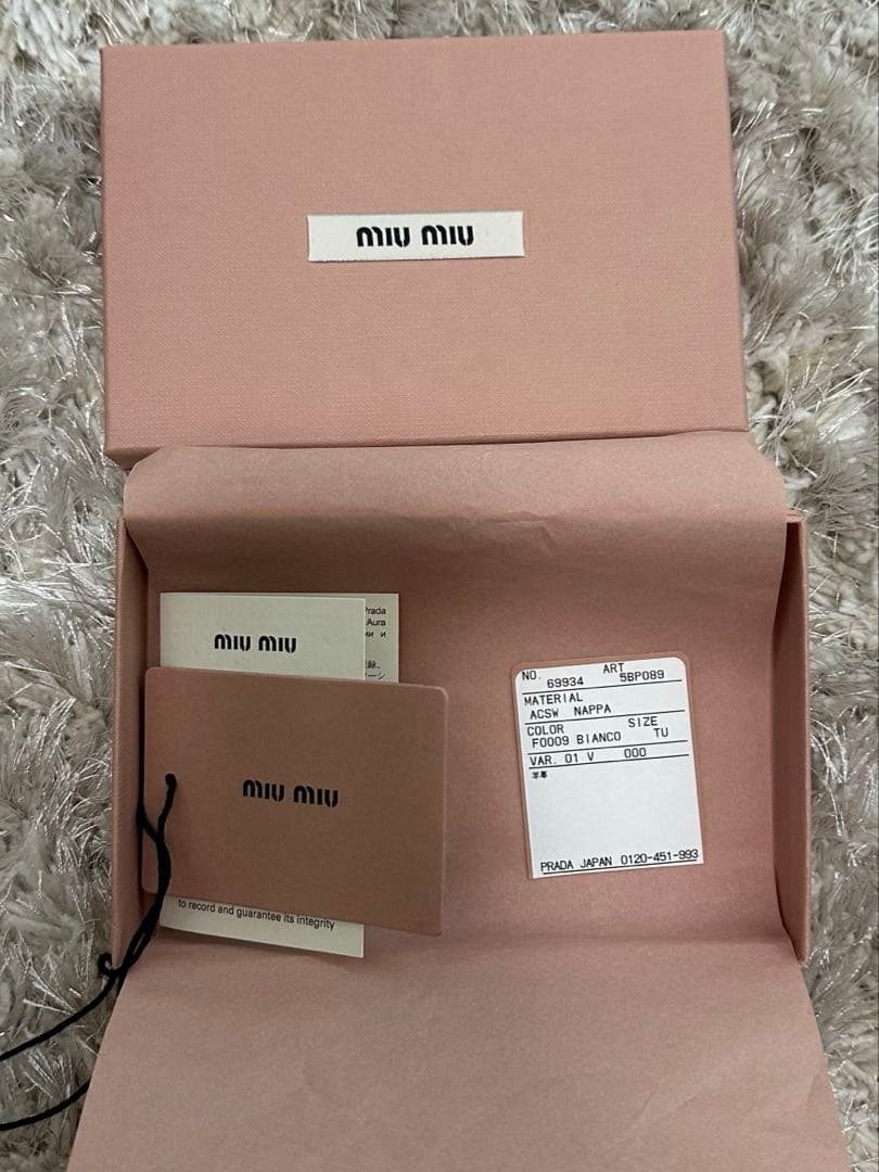 正規品 miumiu ミュウミュウ　iPhone14pro ケース