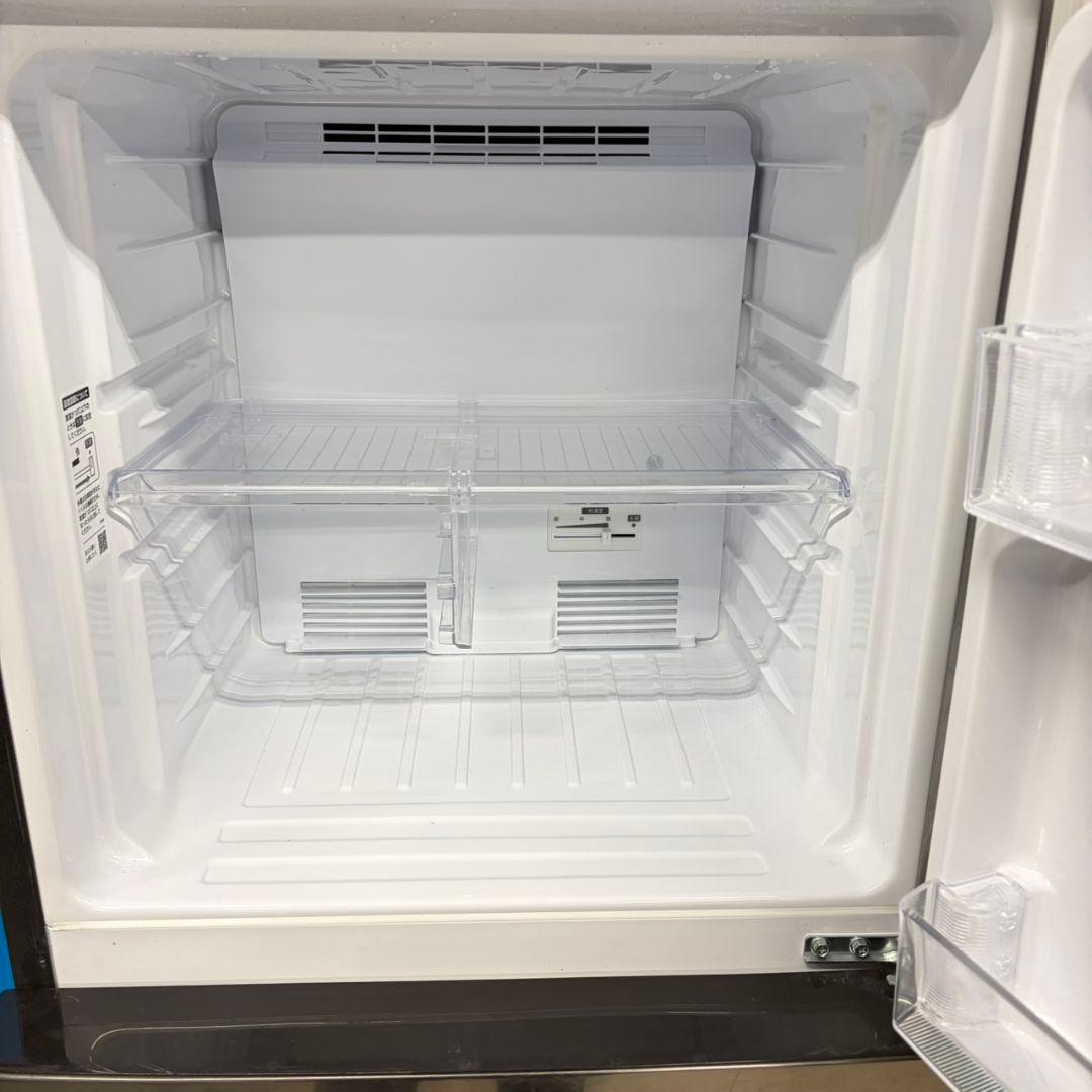 683関東配送無料　 SHARP中型冷蔵庫　200Ｌ強　小型　一人暮らし　右開き