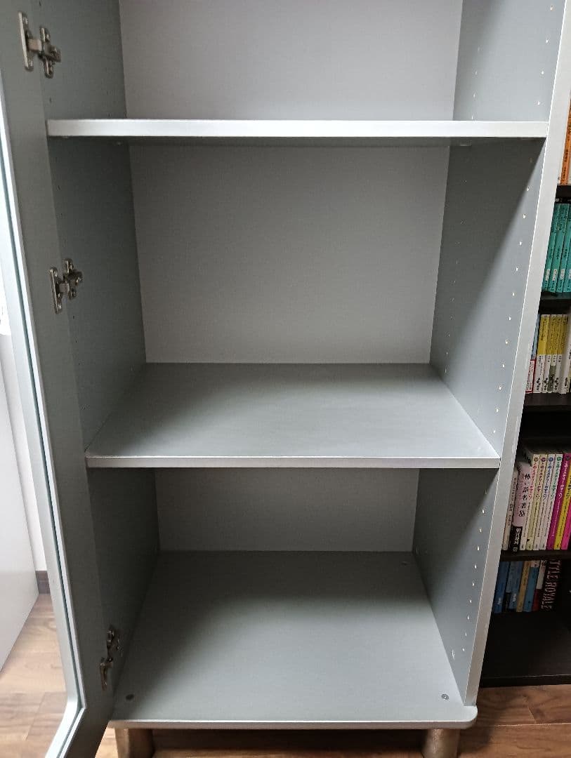 ガラス扉のコレクションボックス