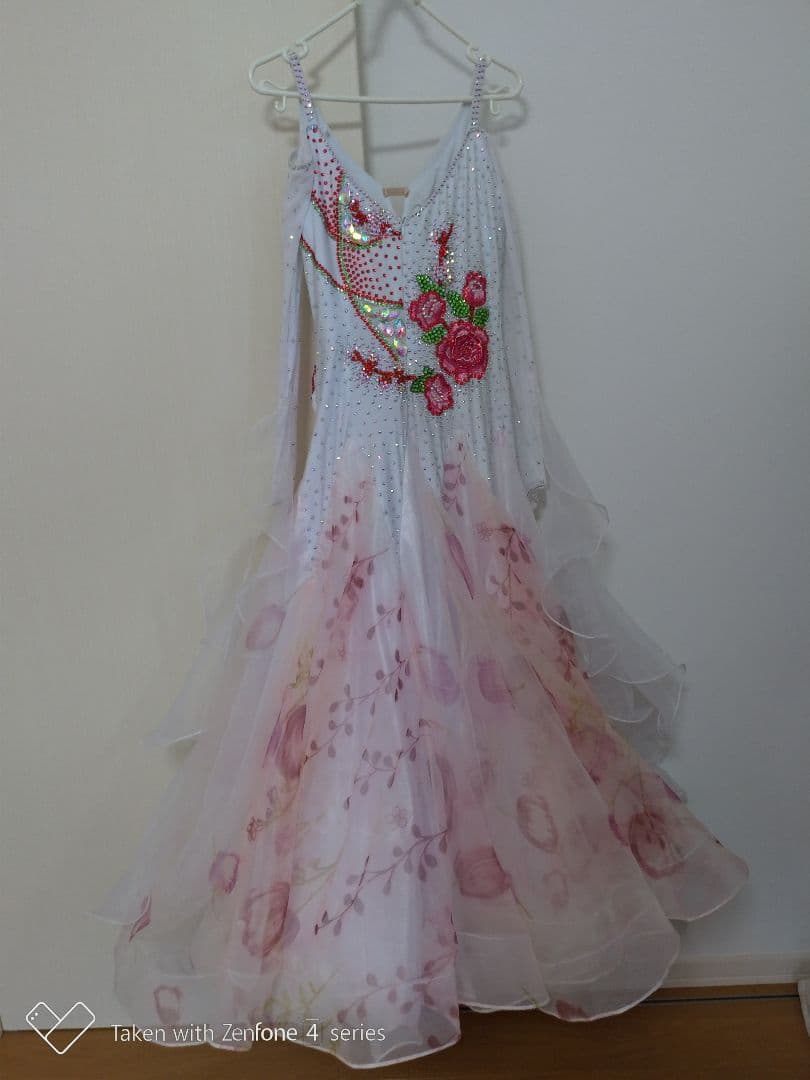 社交ダンス　ホワイト　モダンドレス　競技会