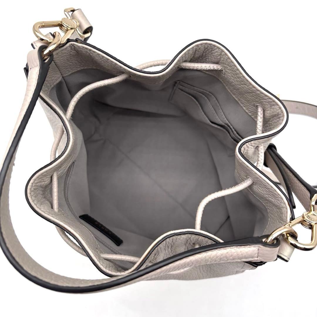 ✨極美品✨フルラ　アテナ　ショルダーバッグ　2WAY　アーチロゴ　巾着　グレー