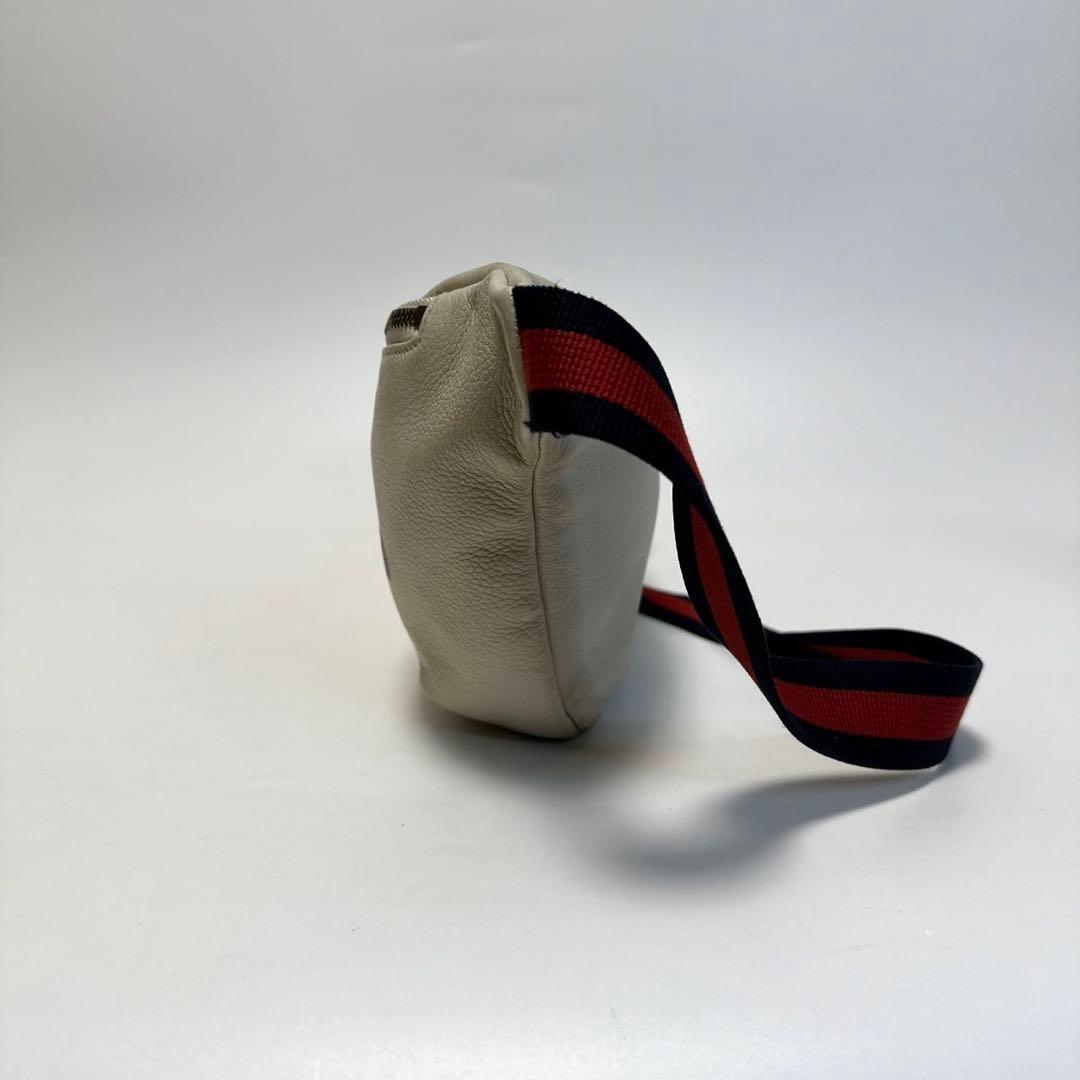 k61【美品】グッチ　ロゴプリント　レザー　シェリーライン　ボディバッグ