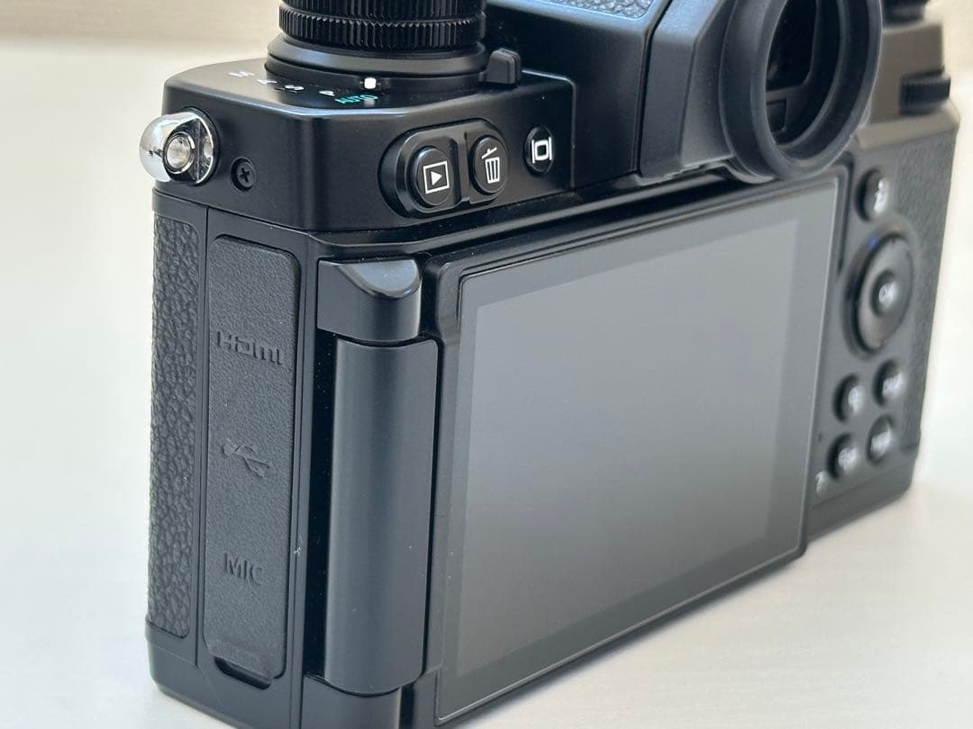 【超美品】Nikon Zfcミラーレス一眼ブラック 16-50 VRレンズキット