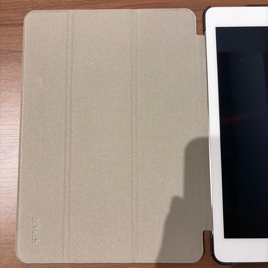 シルバー iPad 本体 9.7インチ 128GB ブラック カバー付き