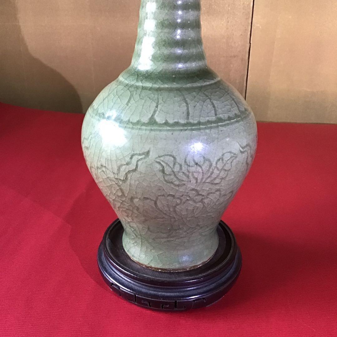 龍泉窯　青磁　隠刻牡丹紋図　明代