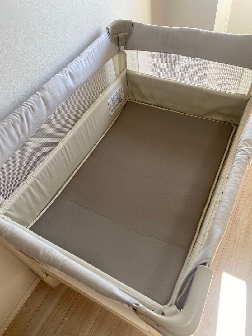 美品 アップリカ ココネル　エアープラスAB/ホワイトベージュ