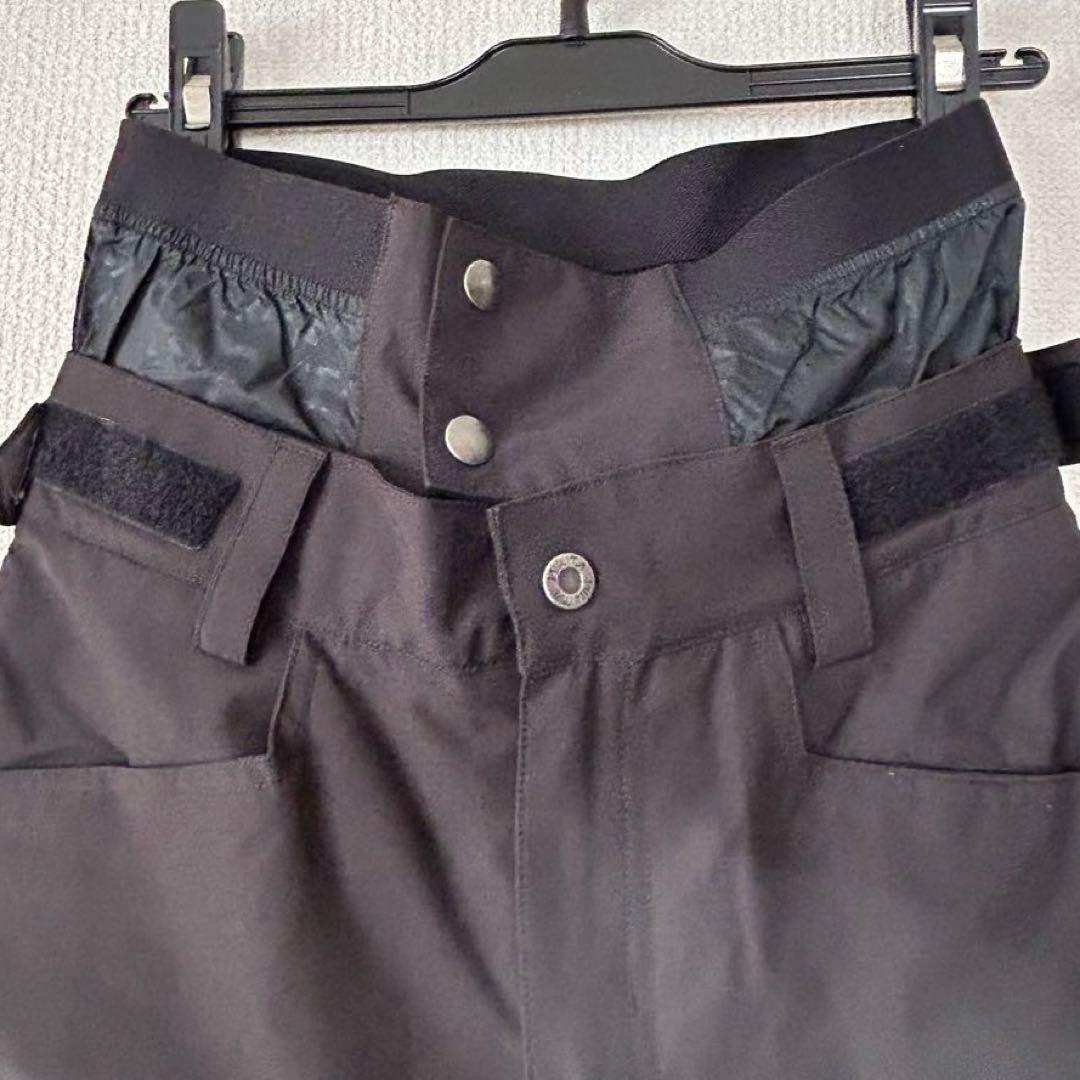 NIKITA ジュニア キッズ スノーボードウェア 上下セットＭサイズ