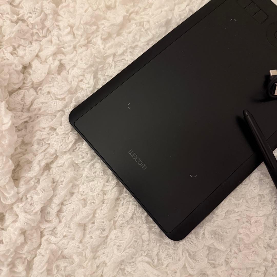 Wacom Intuos Pro Sサイズ ペンタブレット