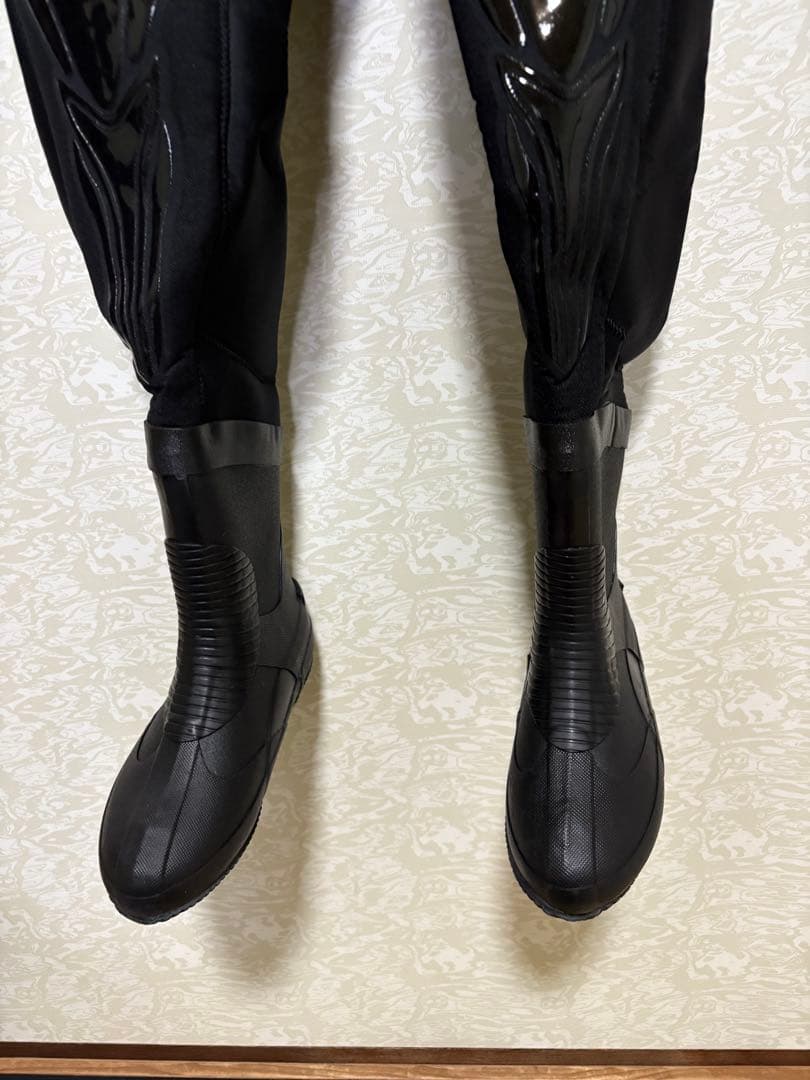 WORLD DIVE フルスーツ ブラック/ホワイトXS ドライスーツケース付き