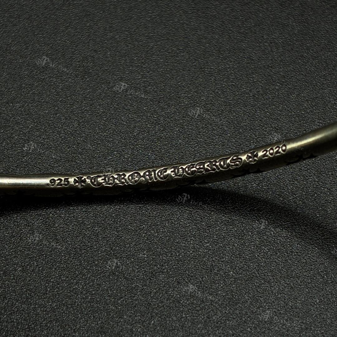 【新品】 クロムハーツ Tiny E CH Plus フープ ピアス