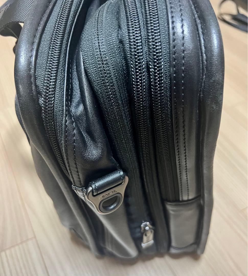 TUMI ブラック ビジネスバッグ レザー
