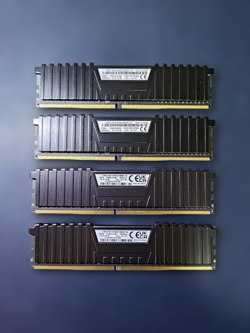 DDR4 メモリー consair cmk16gx4m2a2666c16 x4