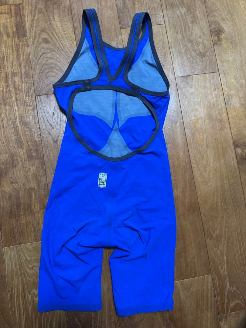 arena スポーツ用水着 青色 ハイバック