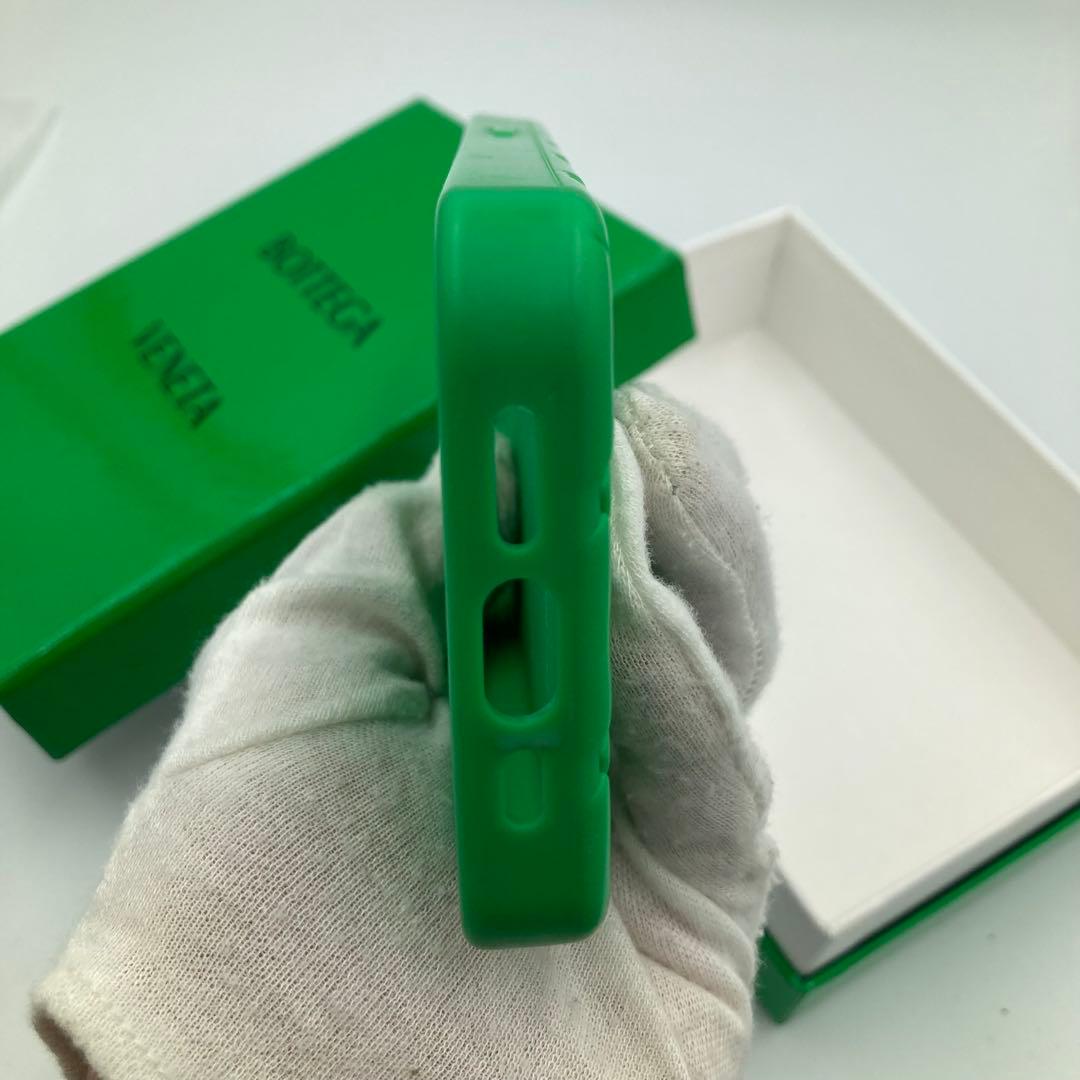 ！極美品！　ボッテガヴェネタ　スマホケースiPhone 15pro 緑 78A