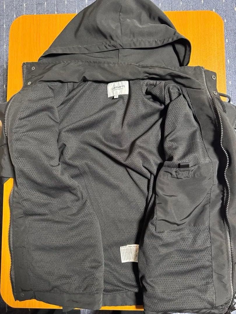 Carhartt ブラックジャケット フード付き