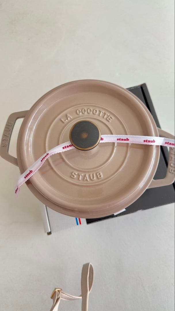 ✨新品✨ストウブ ラ・ココット ラウンド 18cm リネン ベージュ