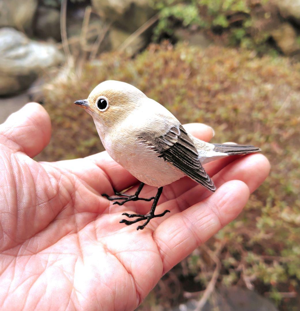小さなバードカービング ニシオジロビタキ 野鳥 木彫り