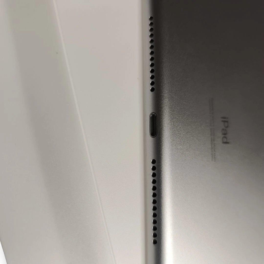 ゆ*な様 達*様 iPad 第8世代 32GB セルラーモデル 32GBシルバー