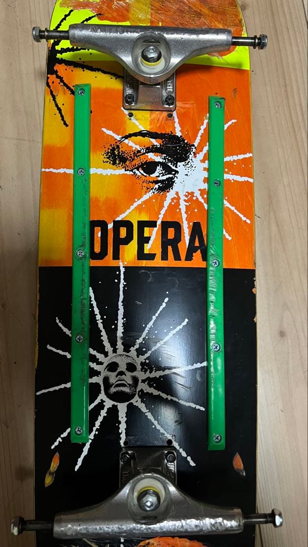 スケボーデッキ2本、トラックセット(バラ売り不可)