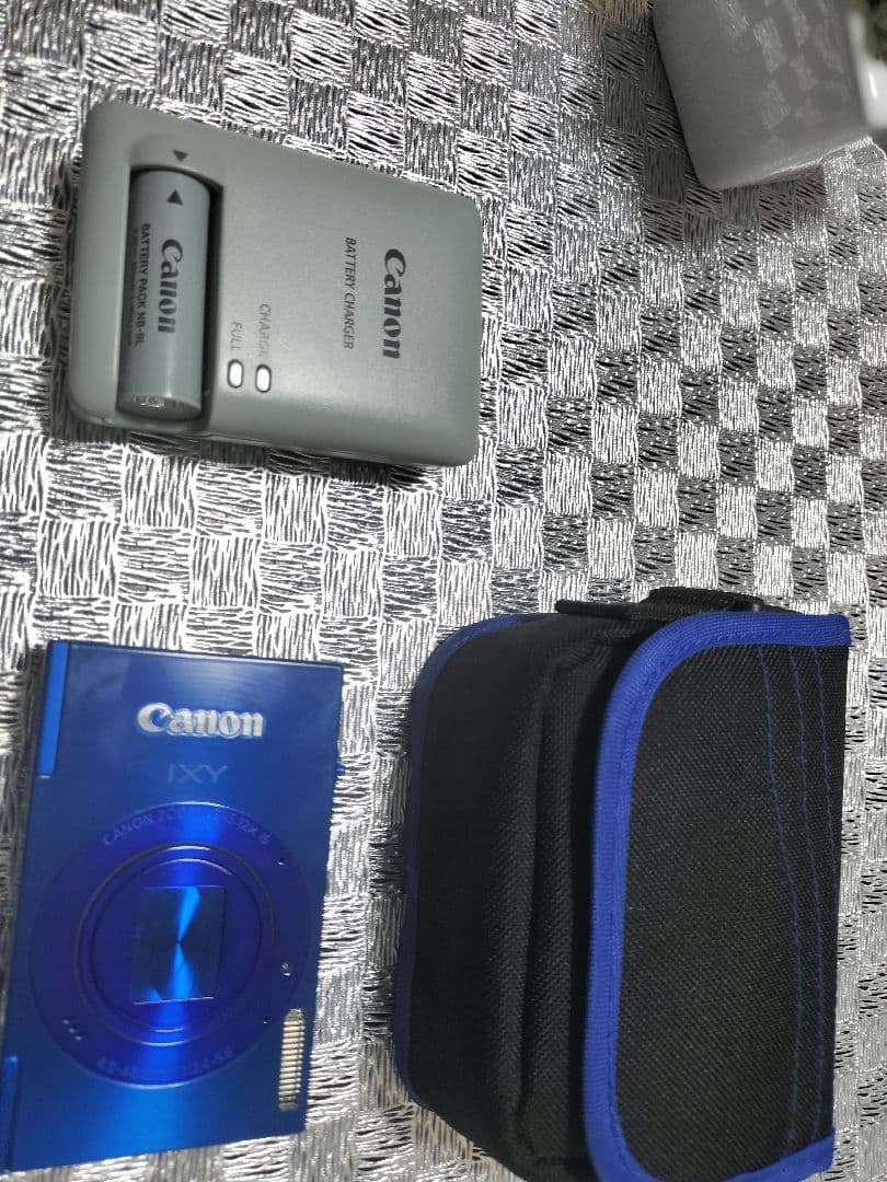 キャノンIXY3　バッテリー充電器　携帯ケース付き
