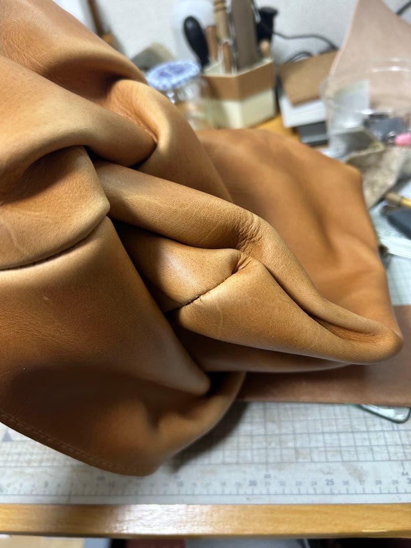 総手縫い　トートバッグ　ハンドル長め　男性にもおすすめ　フルタンニン　ヌメ革