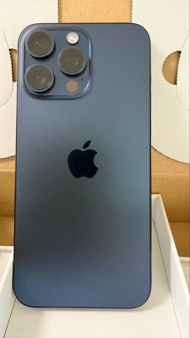 iPhone 15 Pro Max ブラックチタニウム