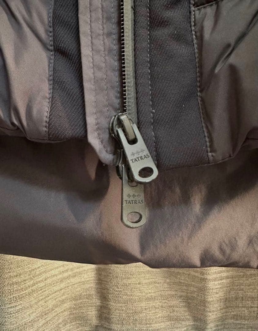 サ*リ様 【美品】TATRAS ブレージョ BLEGGIO ハイブリッドダウン