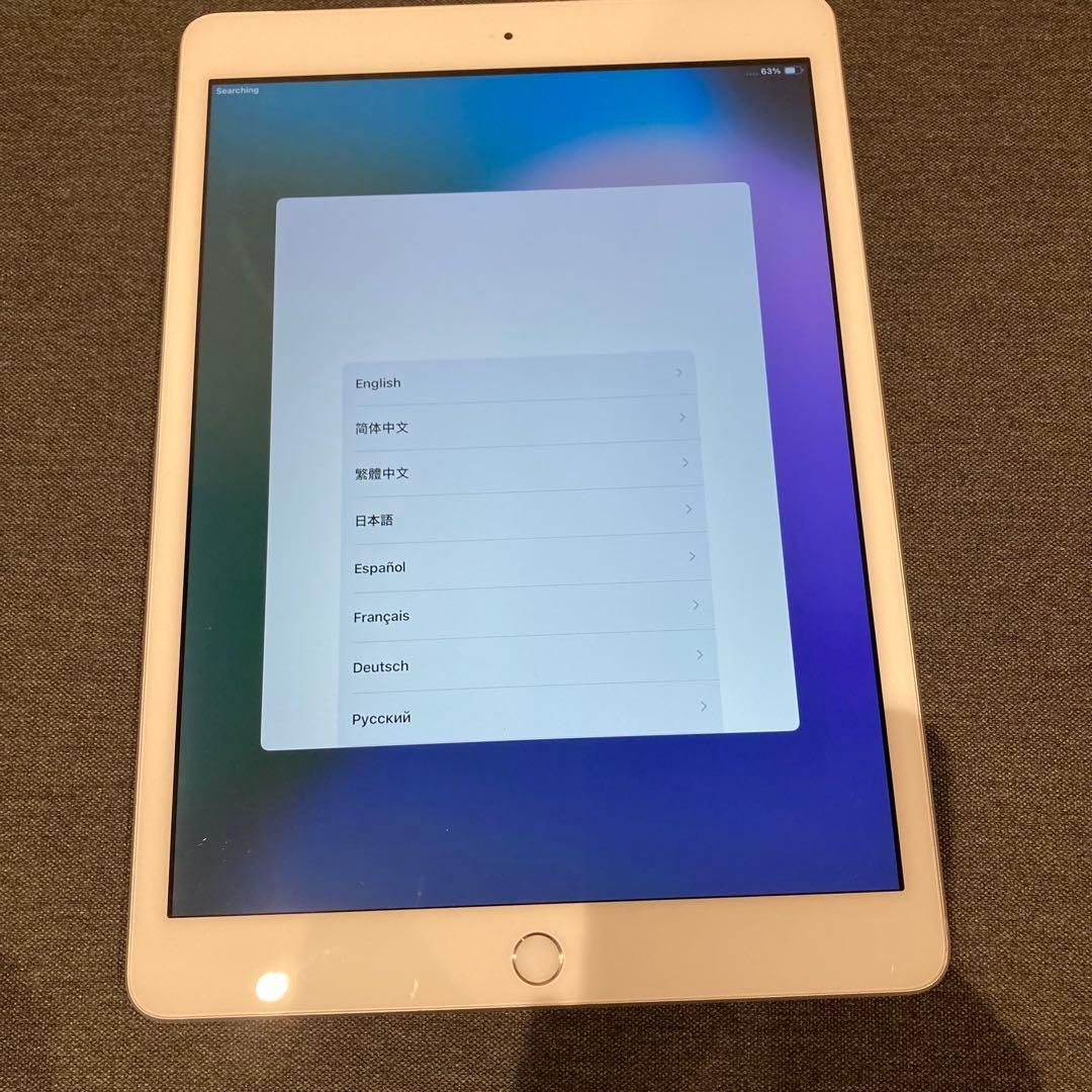 【6088】iPad A2198 32G 初期化済み　キーボード　カバー付き