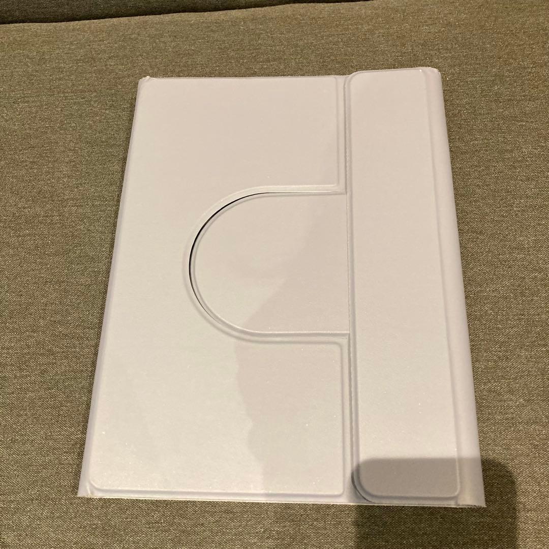 【6088】iPad A2198 32G 初期化済み　キーボード　カバー付き