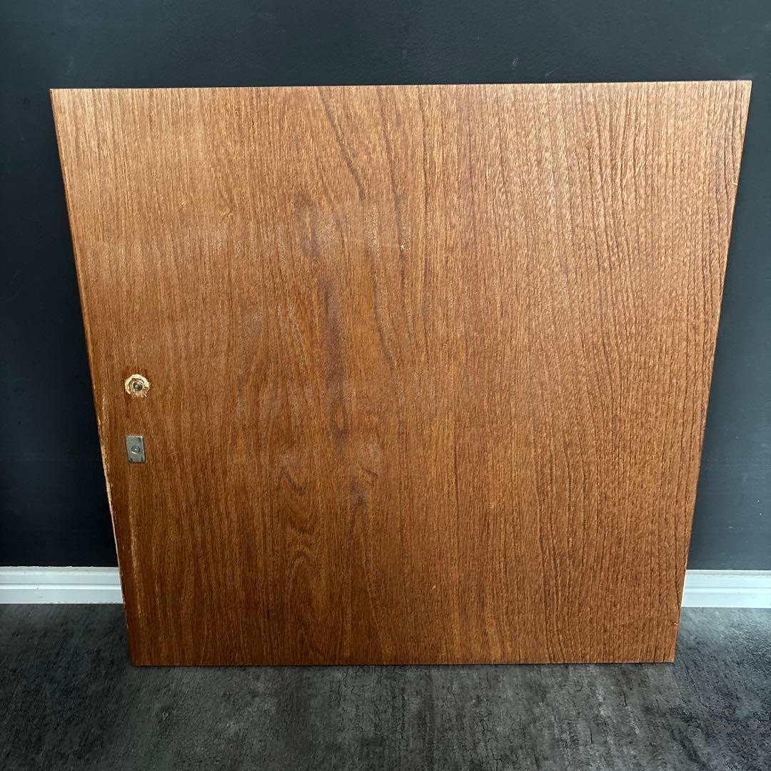 木製引戸　木製扉　家具装飾　花模様　木材　彫刻　木細工　ウッドウォールパネル