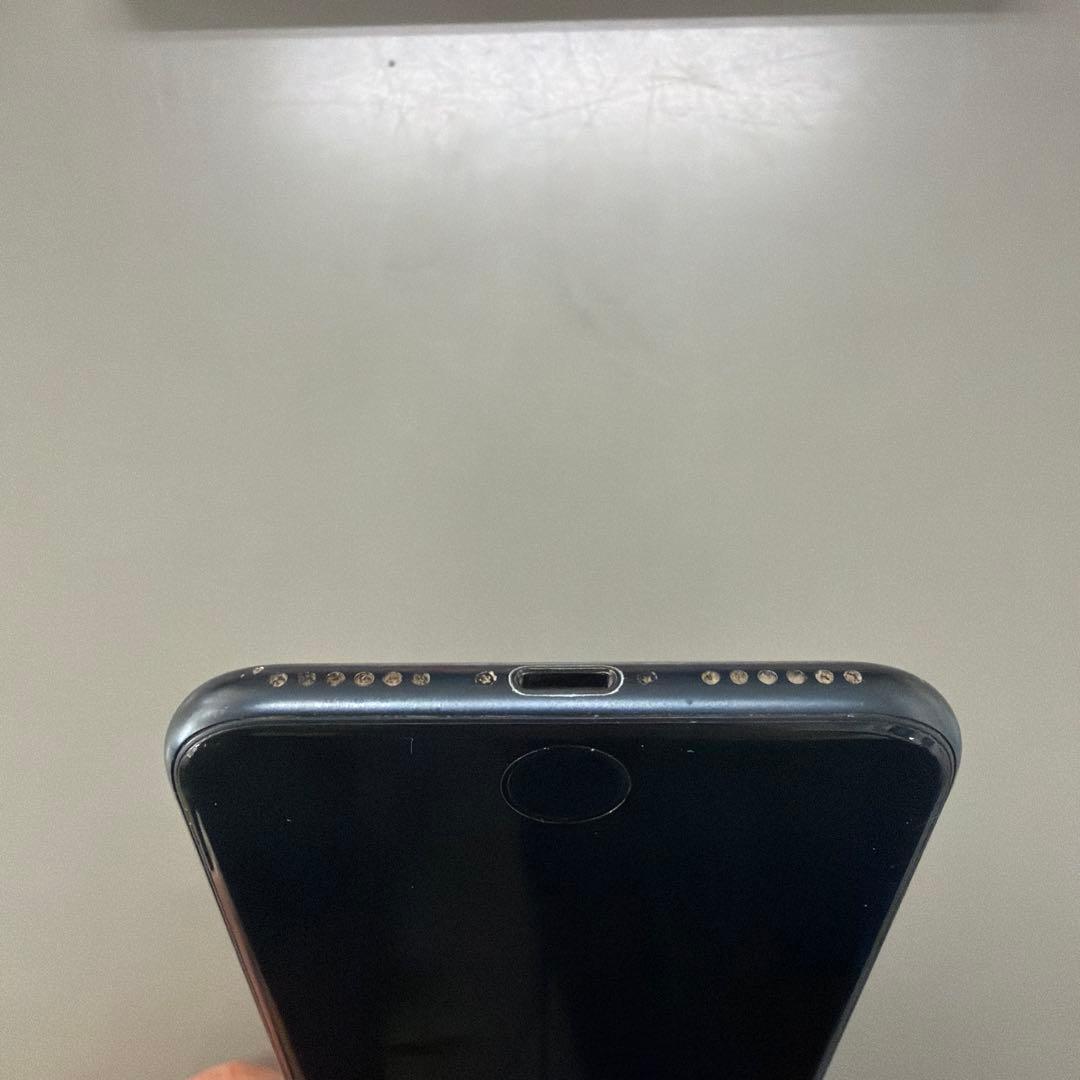 【じじじい】Apple iPhone SE (第3世代) ブラック 本体