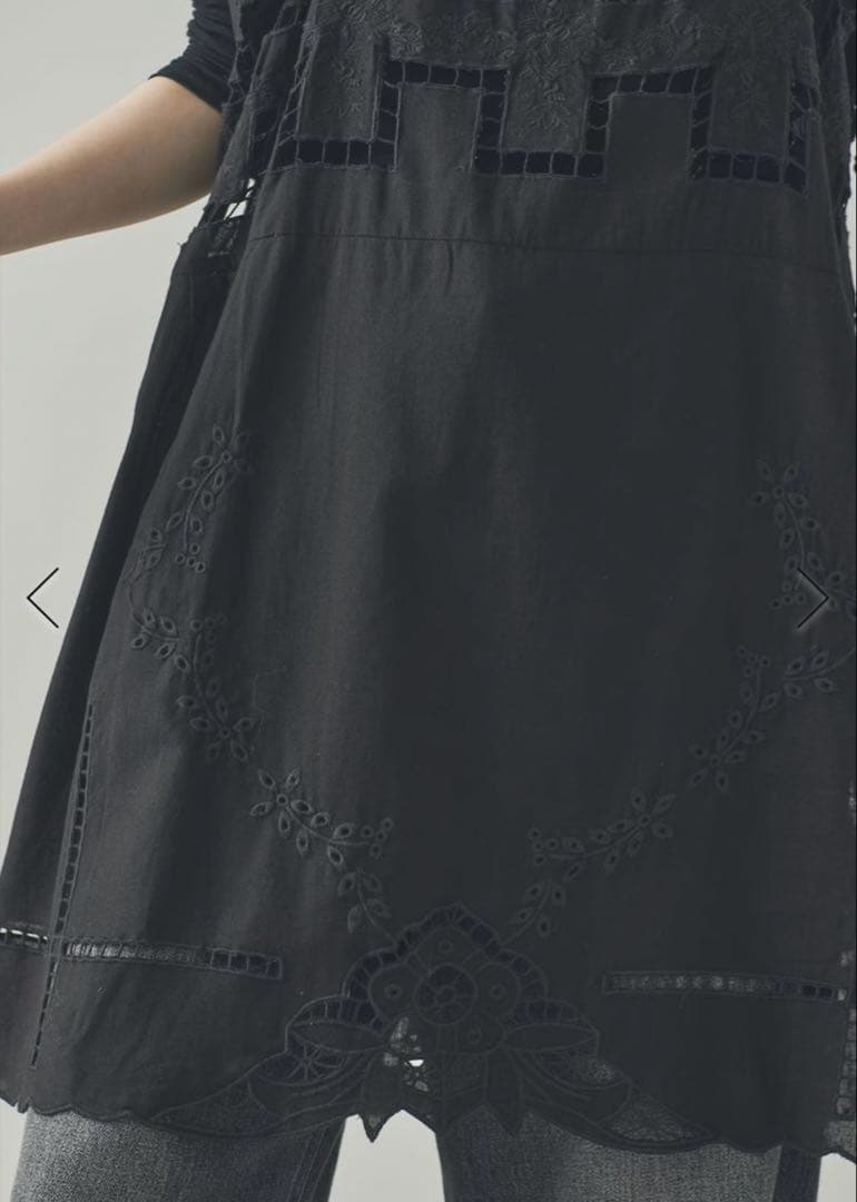 カレンソロジー　カットワーククロスブラウス