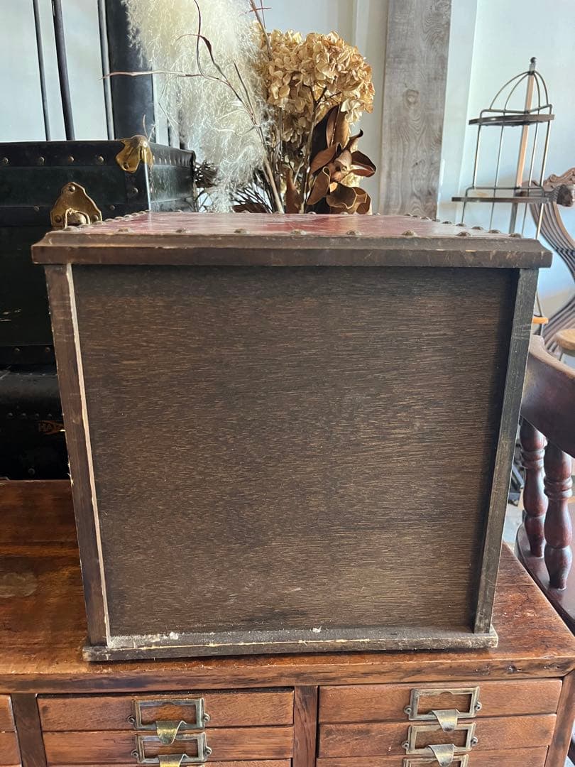 レトロな箪笥　引き出し　チェスト　レザー