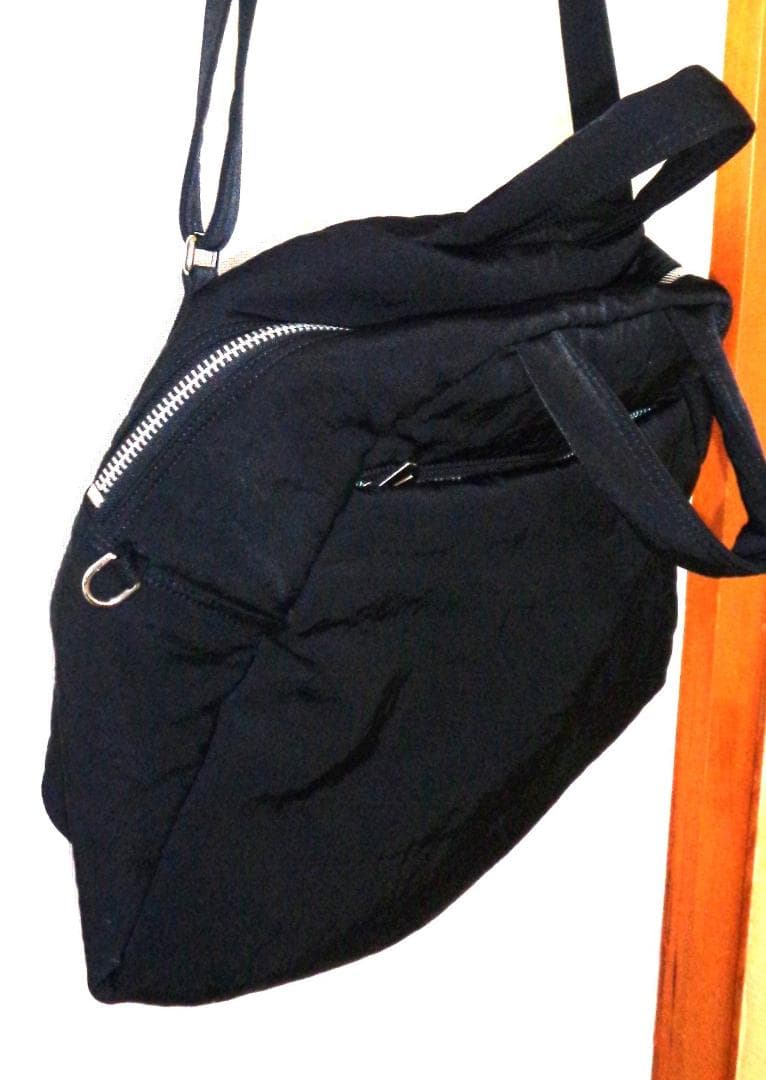 美品 ITTIイッチ Annie Puffer Madison Bag ブラック