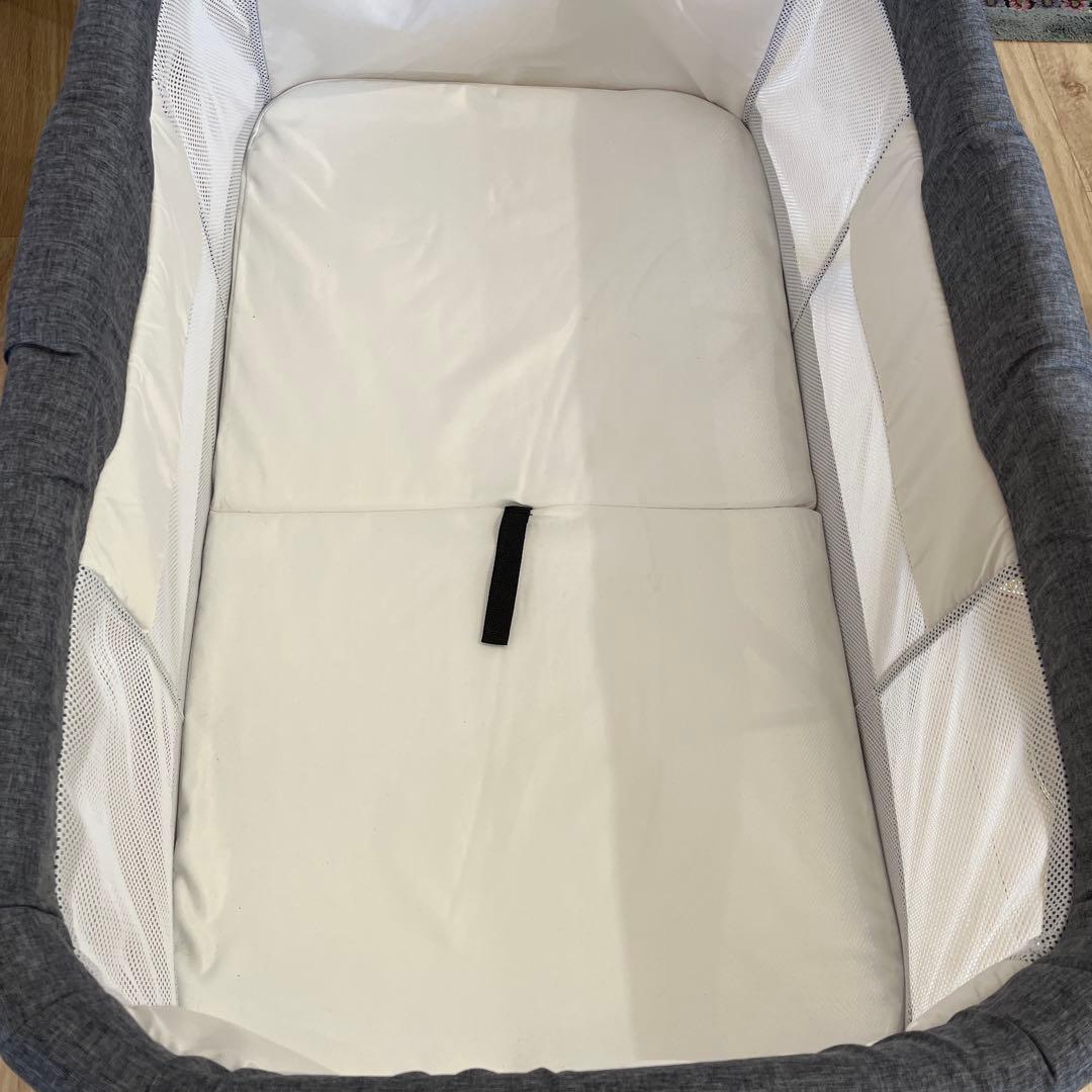 折りたたみ式ベビーベッド グレー　たむ