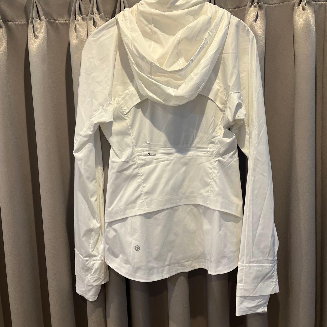 ルルレモン　レディース　パーカー　ジャケット