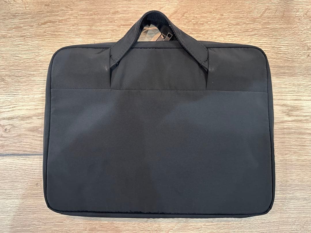 Apple M2チップ搭載13インチMacBook Air 256GB