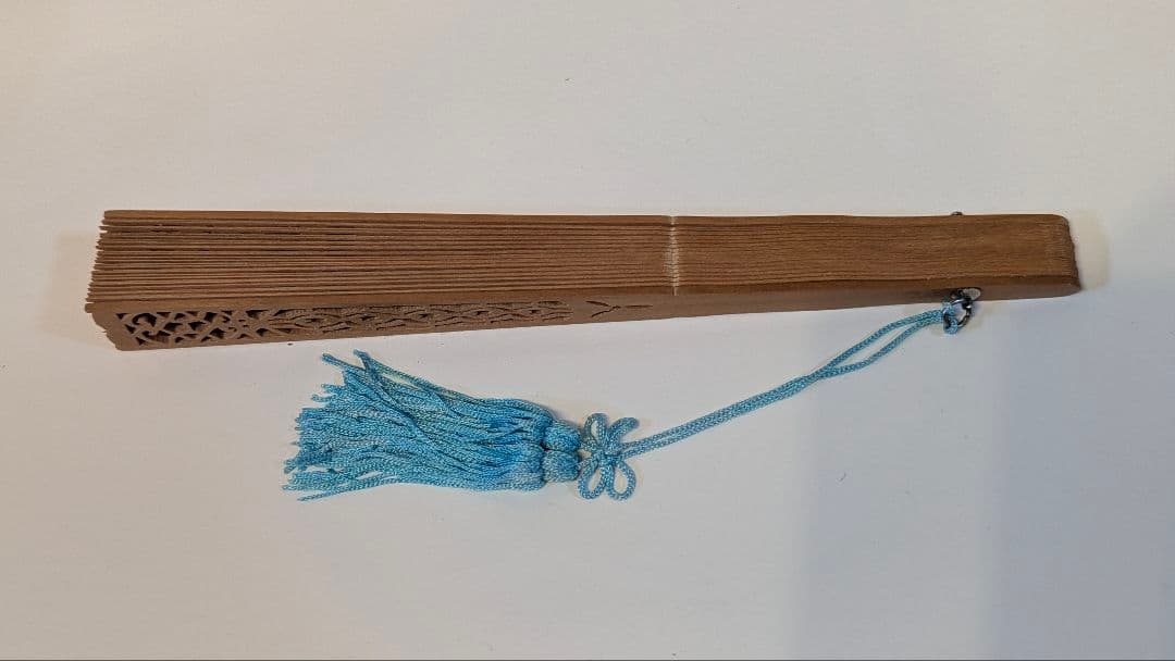 送料無料　最高級品　香木白檀透かし彫り扇子 共箱　本物保証　中国古玩骨董　センス